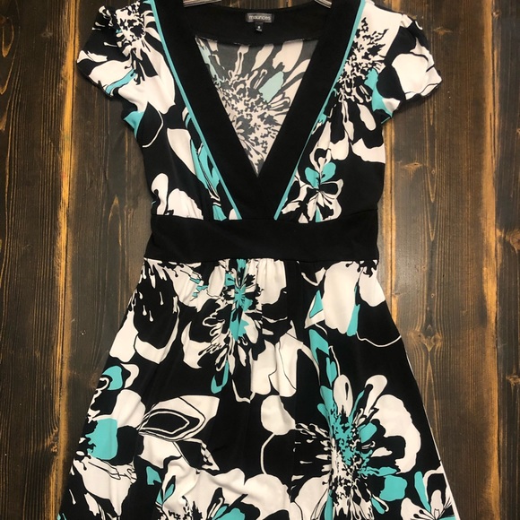 NWOT Maurices Beautiful Bright Mint Green Black & White Floral Stretchy Dress - Picture 6 of 6